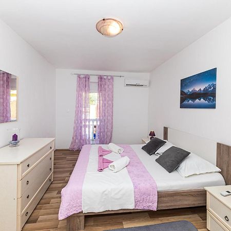 Stunning Home In Marina With Heated Swimming Pool Екстериор снимка