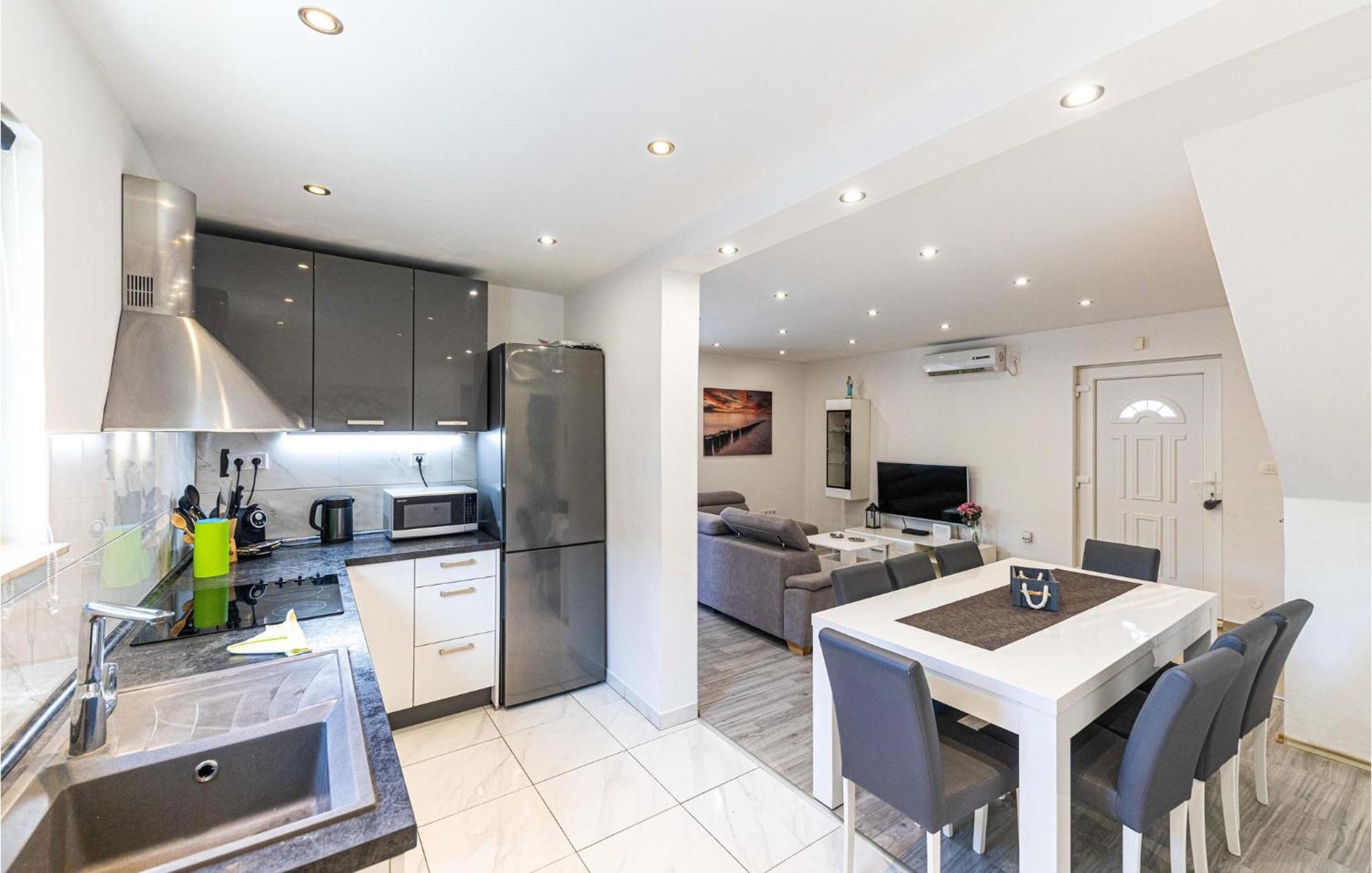 Stunning Home In Marina With Heated Swimming Pool Екстериор снимка